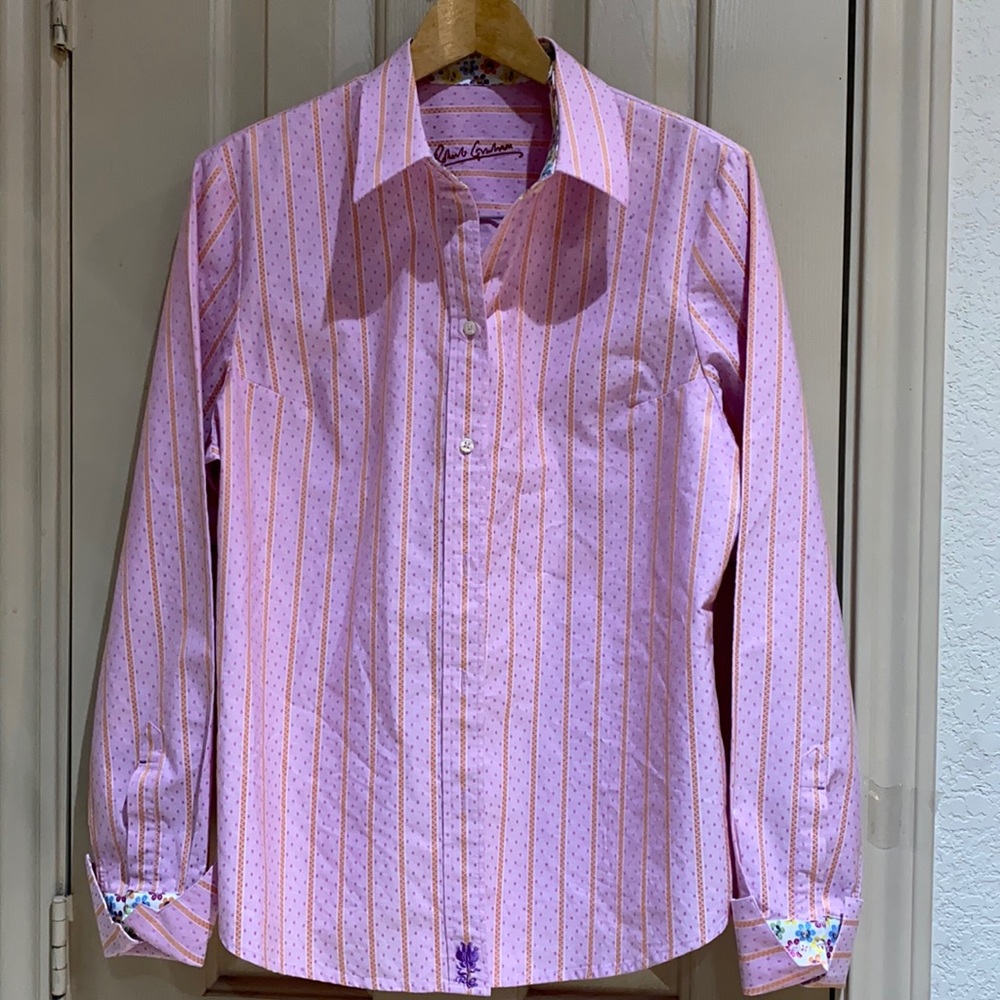 Robert Graham blouse size L; fitted. Not boxy.